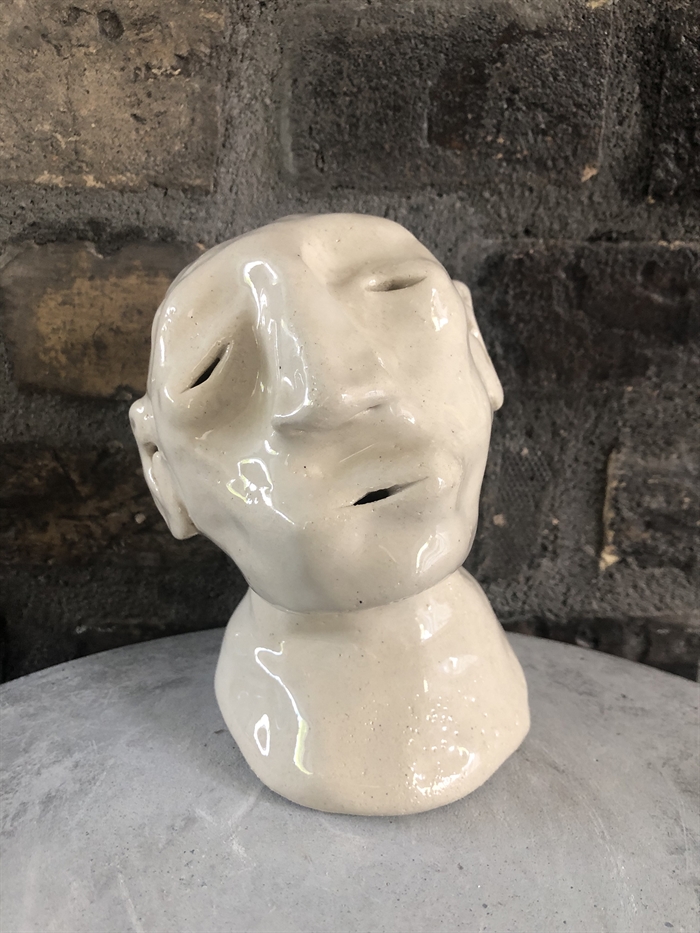 Keramik skulptur af Pernille Calundan