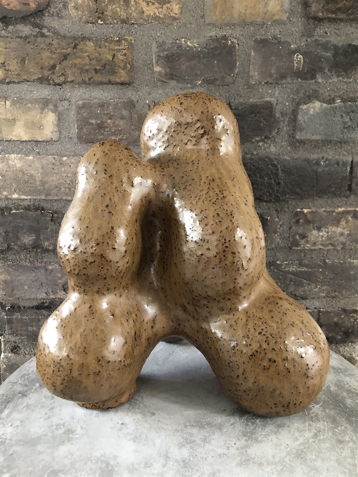 Keramik skulptur af Pernille Calundan - er p.t. udstillet hos Dansk Design Atelier i Aarhus