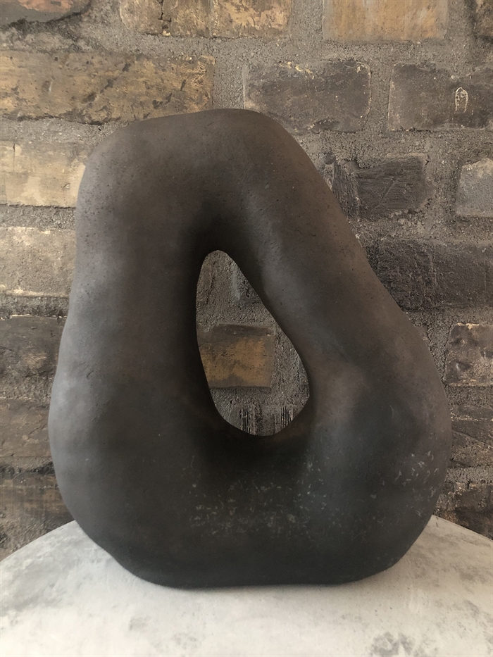 Keramik skulptur af Pernille Calundan - er p.t. udstillet hos Dansk Design Atelier i Aarhus