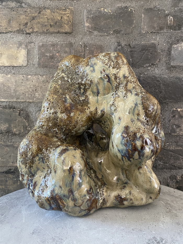 Keramik skulptur af Pernille Calundan - er p.t. udstillet hos Dansk Design Atelier i Aarhus