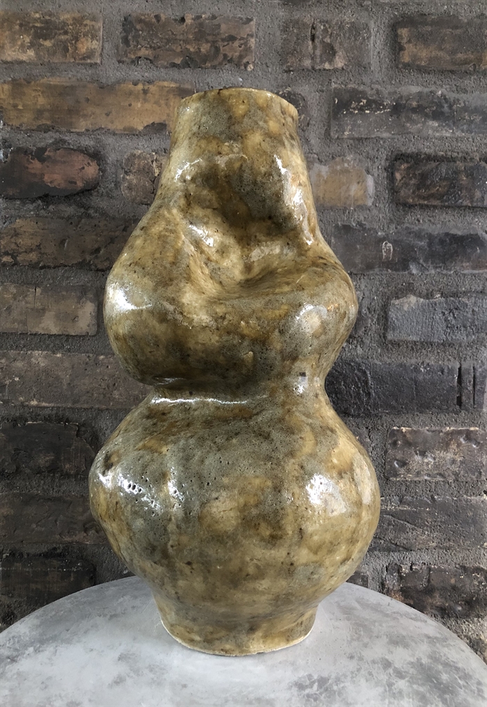 Skulpturel keramik vase af Pernille Calundan