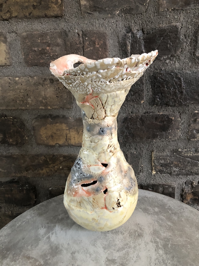 Skulpturel vase af Tove Lundby Thorvaldsen